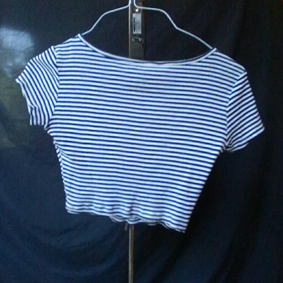 Black and white crop top - Picture 2 of 3